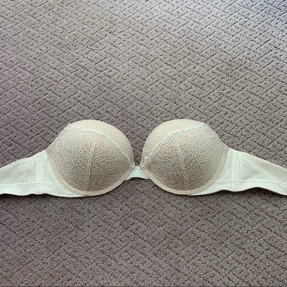 VICTORIAS SECRET STRAPLESS BRA